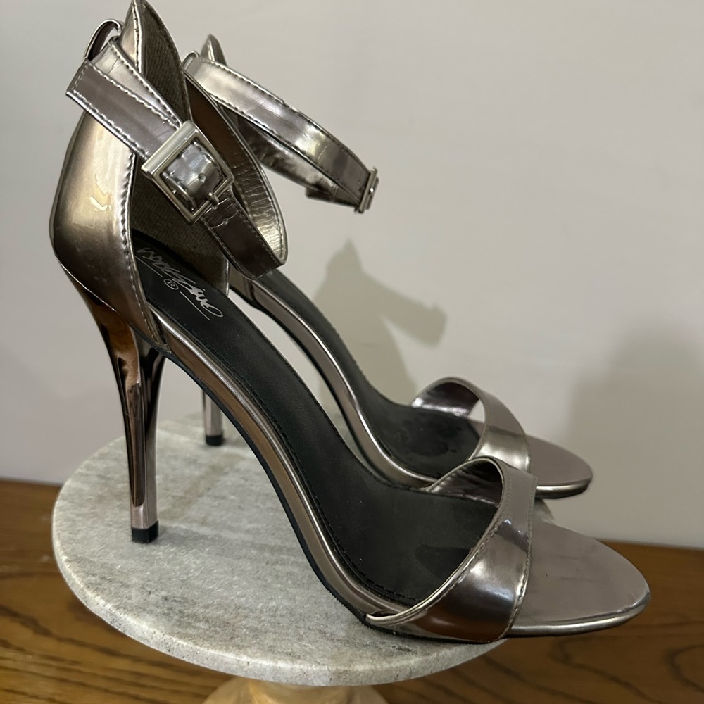 Mossimo Supply Co. Pewter Silver Heels